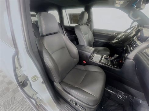 Used 2023 Lexus GX 460 Premium image 29