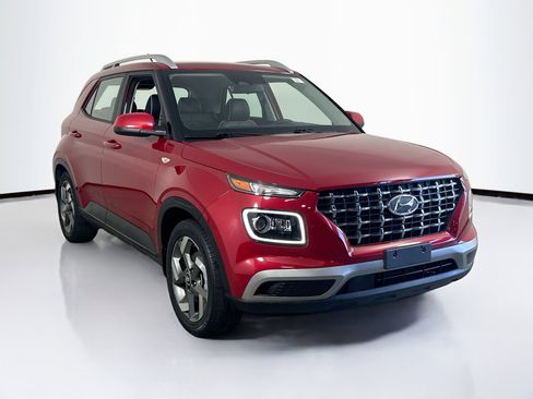 Used 2023 Hyundai Venue Limited image 3