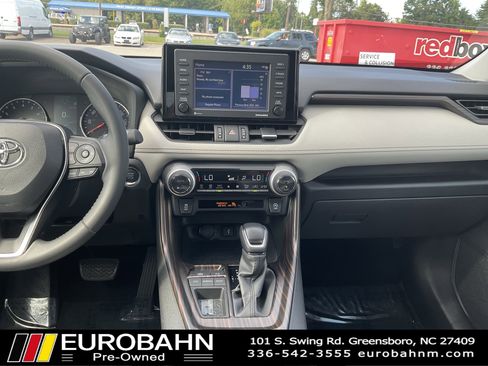 Used 2021 Toyota RAV4 XLE Premium image 15