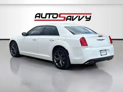 Used 2022 Chrysler 300 Touring w/ Sport Appearance Package RWD image 5