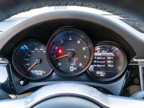 Used 2018 Porsche Macan image 3