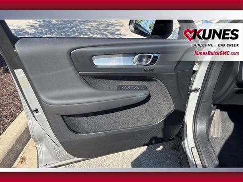 Used 2024 Volvo XC40 B5 Core image 8