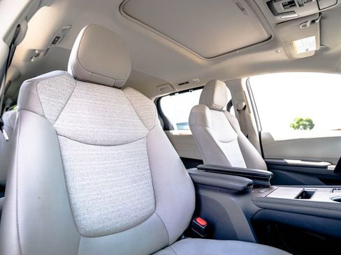 Used 2024 Toyota Sienna LE w/ LE Plus Package AWD/4WD image 19