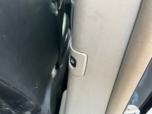 Used 2014 Chrysler Town & Country Touring-L image 30