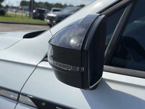 Used 2023 Volkswagen Tiguan SE R-Line FWD image 30