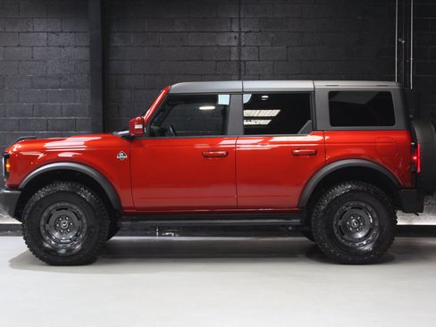 Used 2024 Ford Bronco Outer Banks AWD/4WD image 3