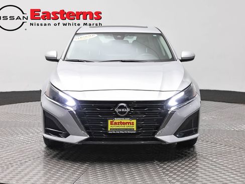 Used 2023 Nissan Altima 2.5 SV w/ SV Premium Package AWD/4WD image 2