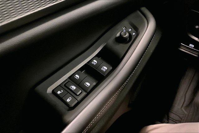 Used 2023 Jeep Grand Cherokee Altitude AWD/4WD image 38