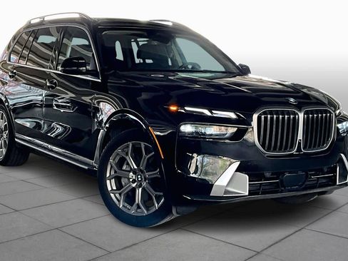 Used 2025 BMW X7 xDrive40i image 3