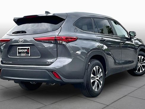 Used 2023 Toyota Highlander XLE FWD image 13
