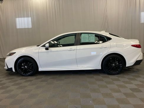 Used 2025 Toyota Camry XSE AWD/4WD image 9