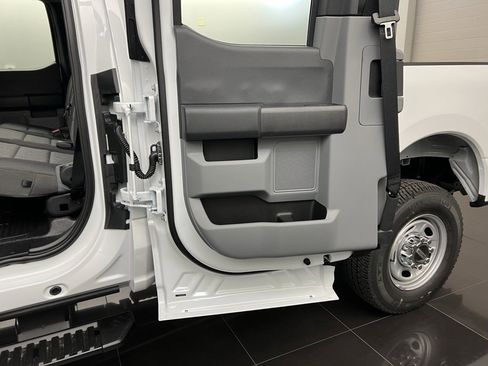 New 2026 Ford F250 XL w/ XL Chrome Package image 29