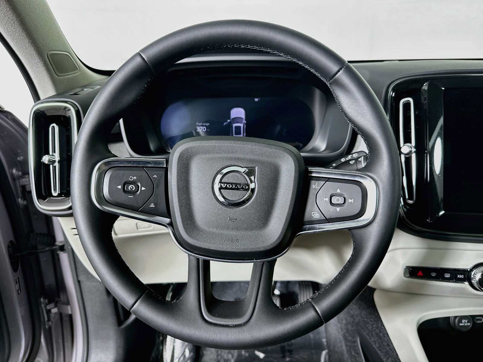Used 2026 Volvo XC40 B5 Plus w/ Climate Package AWD/4WD image 11