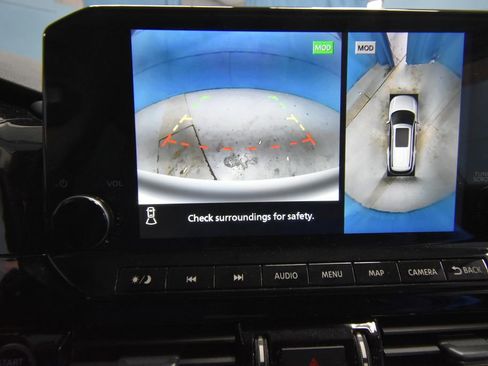 Used 2024 Nissan Pathfinder SL image 11