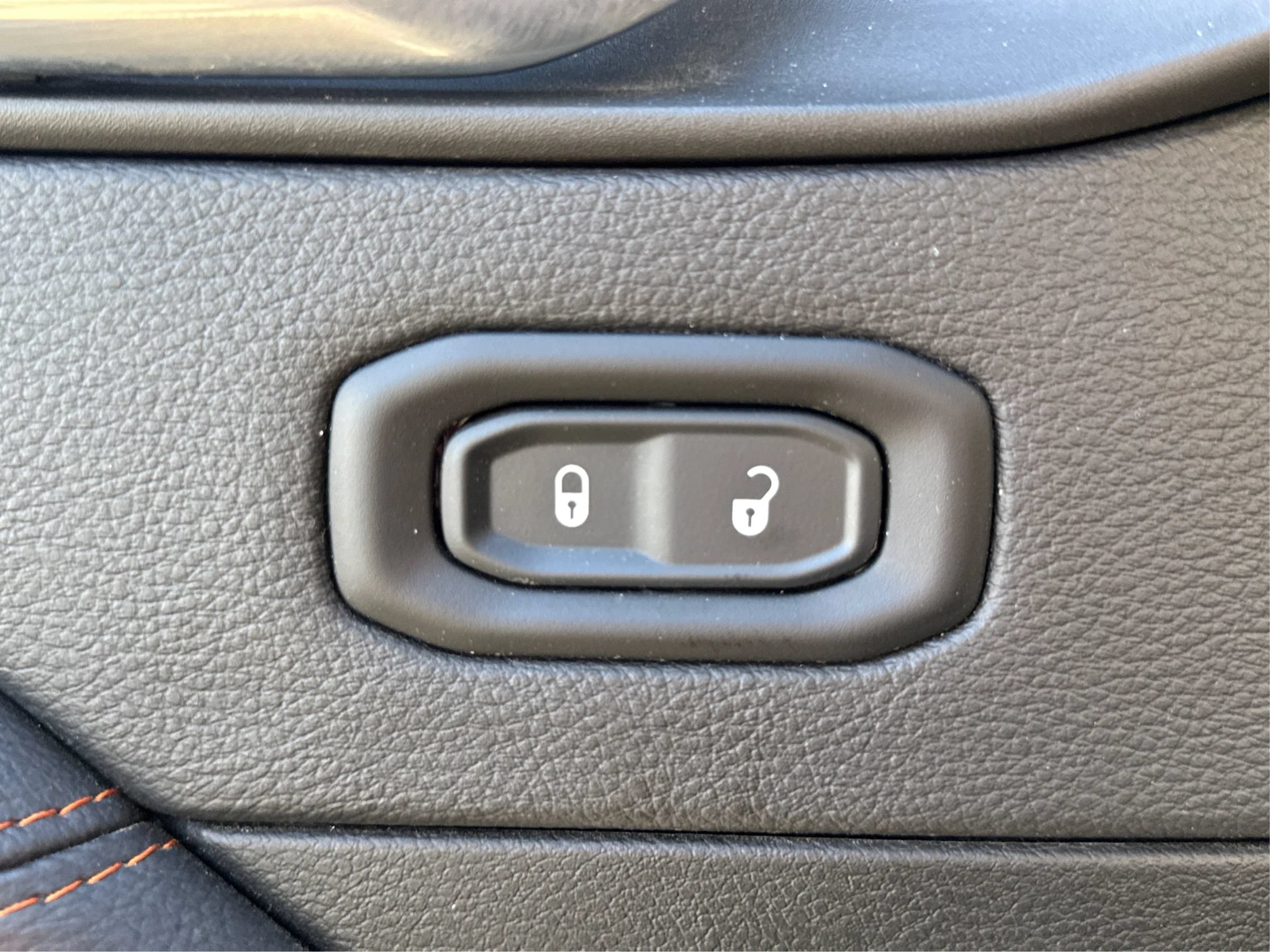 Used 2022 Jeep Gladiator Mojave w/ Cold Weather Group AWD/4WD image 38