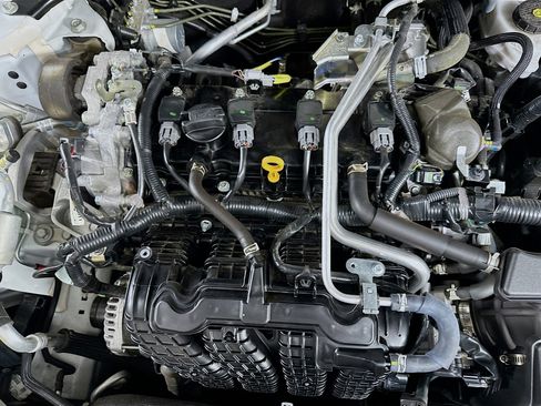 Used 2025 Nissan Altima 2.5 SV image 31