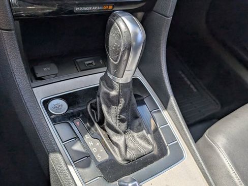 Used 2020 Volkswagen Passat 2.0T R-Line image 31