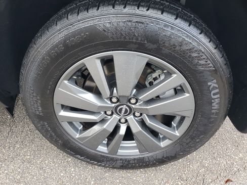 Used 2024 Nissan Pathfinder S image 29