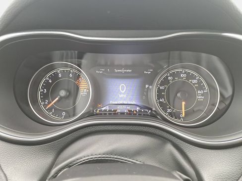 Used 2020 Jeep Cherokee Trailhawk w/ Cold Weather Group AWD/4WD image 19