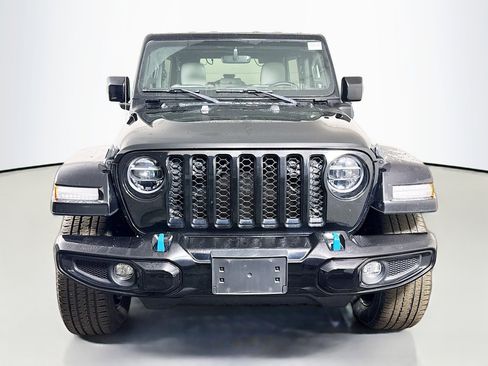 Used 2021 Jeep Wrangler Unlimited Sahara image 2