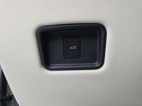 Certified 2024 Land Rover Range Rover Long Wheelbase SE image 28