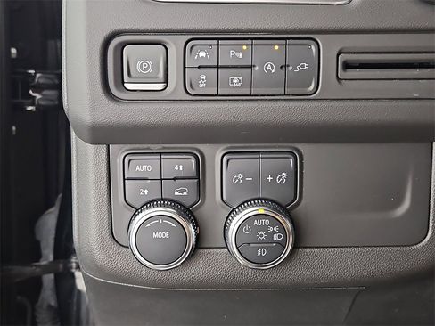 Used 2022 GMC Yukon SLT w/ SLT Premium Package image 24