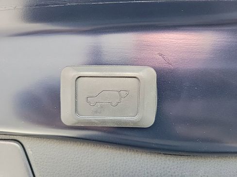 Used 2023 Toyota RAV4 XLE Premium image 12