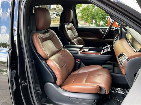 Used 2022 Lincoln Navigator Reserve RWD image 7