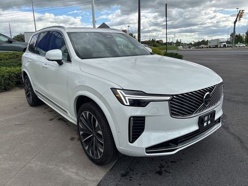 Used 2025 Volvo XC90 B5 Plus AWD/4WD image 2