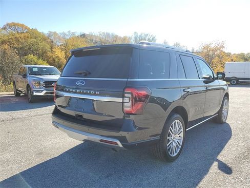 Used 2024 Ford Expedition Platinum image 4