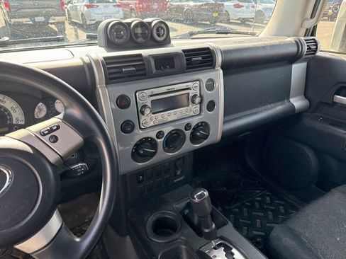 Used 2014 Toyota FJ Cruiser 4WD image 7
