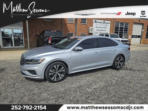 Used 2021 Volkswagen Passat 2.0T SE image 1