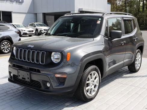 Used 2022 Jeep Renegade Latitude w/ Convenience Group AWD/4WD image 1