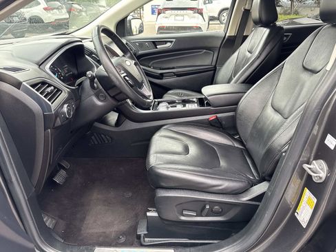 Used 2020 Ford Edge Titanium image 16