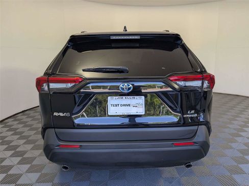 Used 2024 Toyota RAV4 LE AWD/4WD image 6