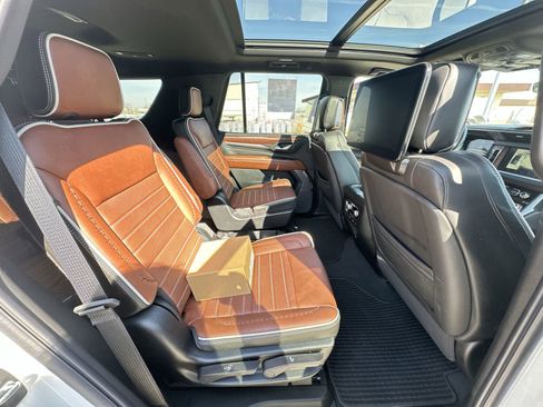 Used 2024 GMC Yukon Denali Ultimate image 28