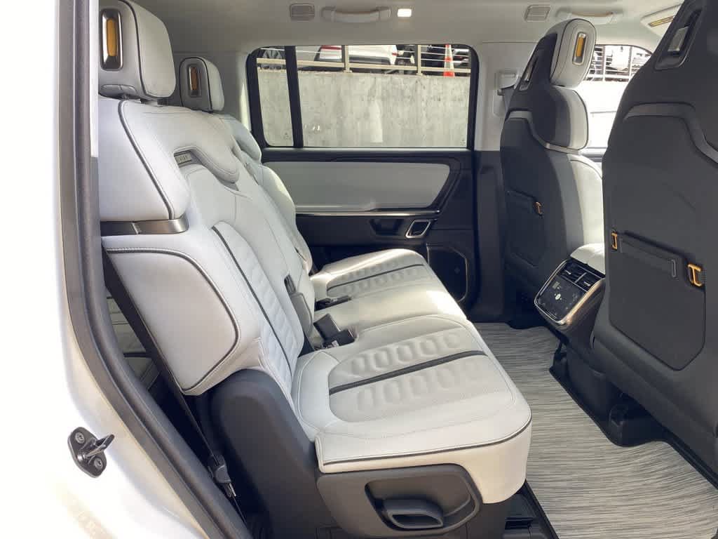 Used 2023 Rivian R1S Launch Edition Quad AWD/4WD image 17