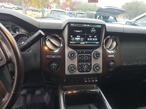 Used 2014 Ford F250 Lariat w/ Lariat Interior Package image 13
