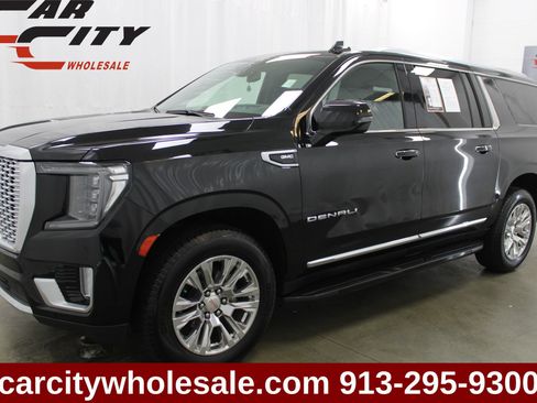 Used 2022 GMC Yukon XL Denali AWD/4WD image 1