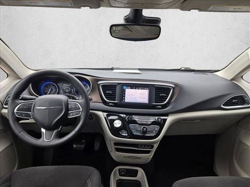 Used 2023 Chrysler Voyager LX FWD image 13