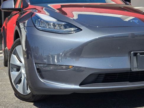 Used 2021 Tesla Model Y Long Range image 12