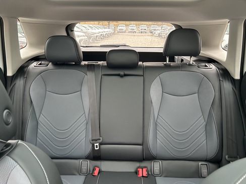 New 2025 Volkswagen Tiguan SE image 25