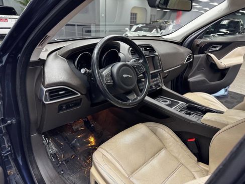Used 2017 Jaguar F-PACE Prestige image 36