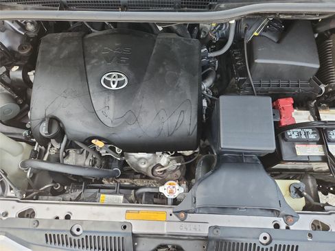 Used 2017 Toyota Sienna XLE Premium FWD image 28