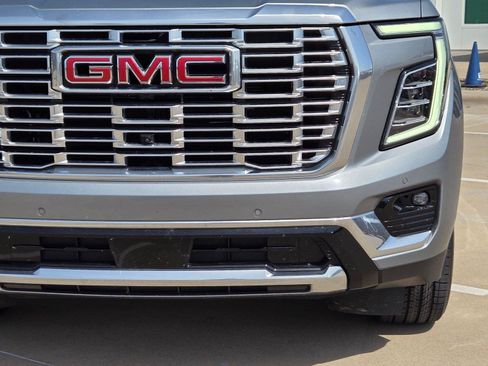 Used 2025 GMC Yukon Denali AWD/4WD image 6
