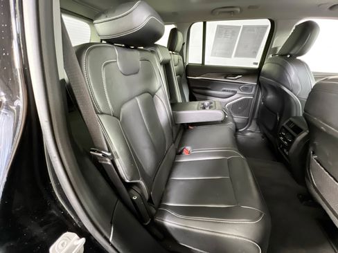 Used 2022 Jeep Grand Cherokee Limited image 27
