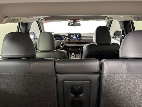 Used 2025 Mitsubishi Outlander SE image 17