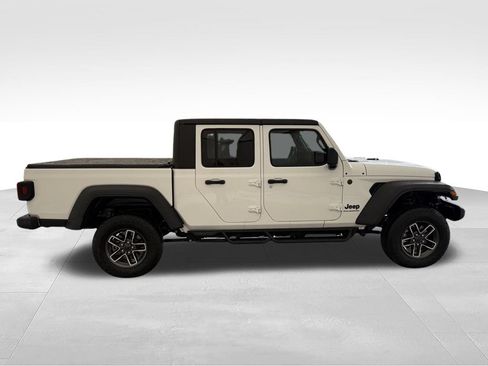 Used 2025 Jeep Gladiator Sport AWD/4WD image 7