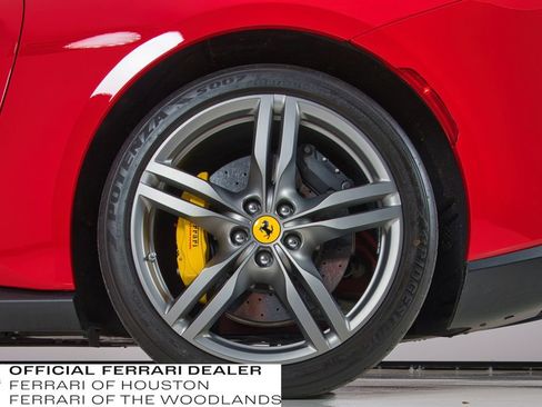 Used 2019 Ferrari Portofino image 21