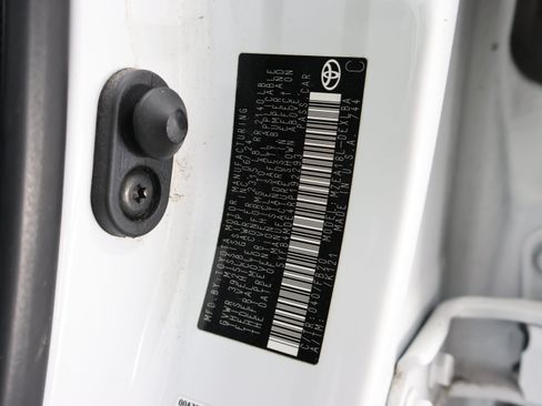Used 2024 Toyota Corolla LE FWD image 60